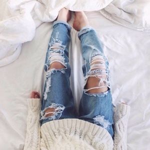 American eagle distressed tomgirl boyfriend jeans